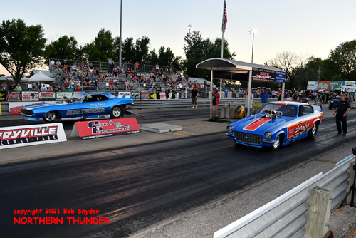 Mike Buchanan - 'Hombre' (near lane) 
vs Monty Stotz - 'Blue Thunder'